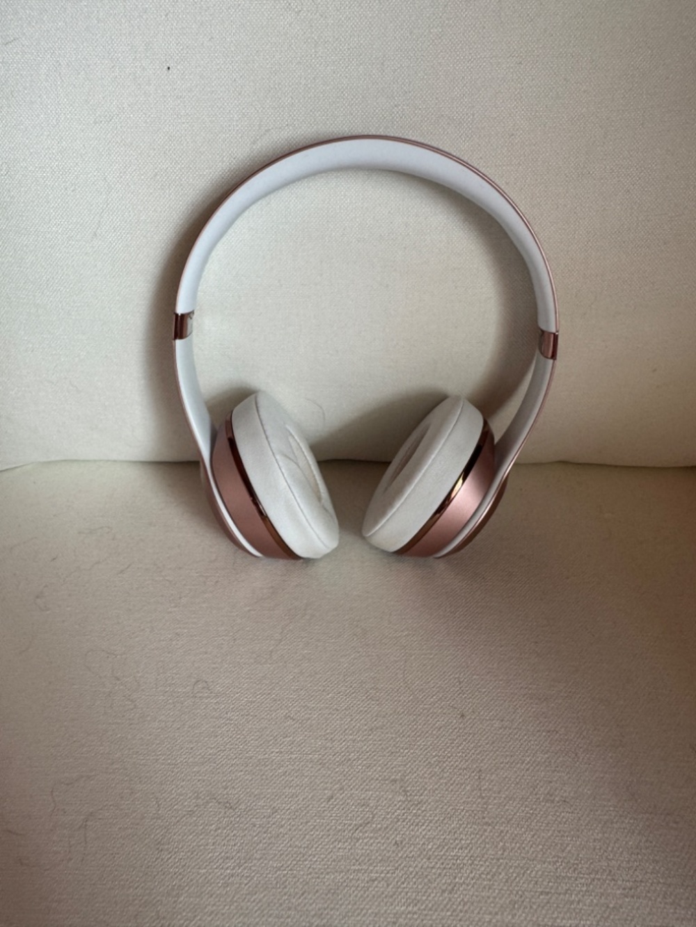 Beats Solo3 Wireless On-Ear Headphones - Apple W1 Headphone Chip, Class 1 Blueto - Picture 2 of 3